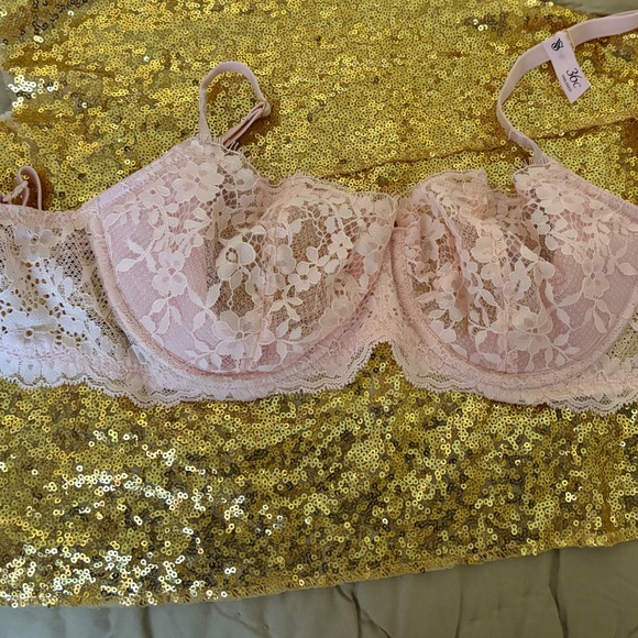 NWT VICTORIA’S SECRET DREAM ANGELS
Wicked Unlined Lace Balconette Bra - Picture 5 of 8